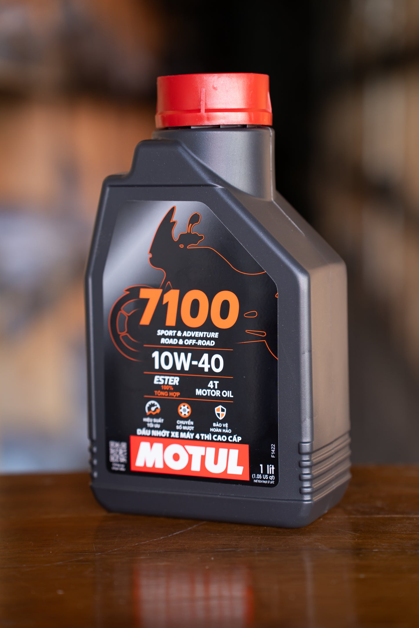 Motul 7100 10W40 – Nhớt tổng hợp cao cấp dành cho xe côn tay